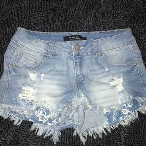 Frayed jeans shorts
